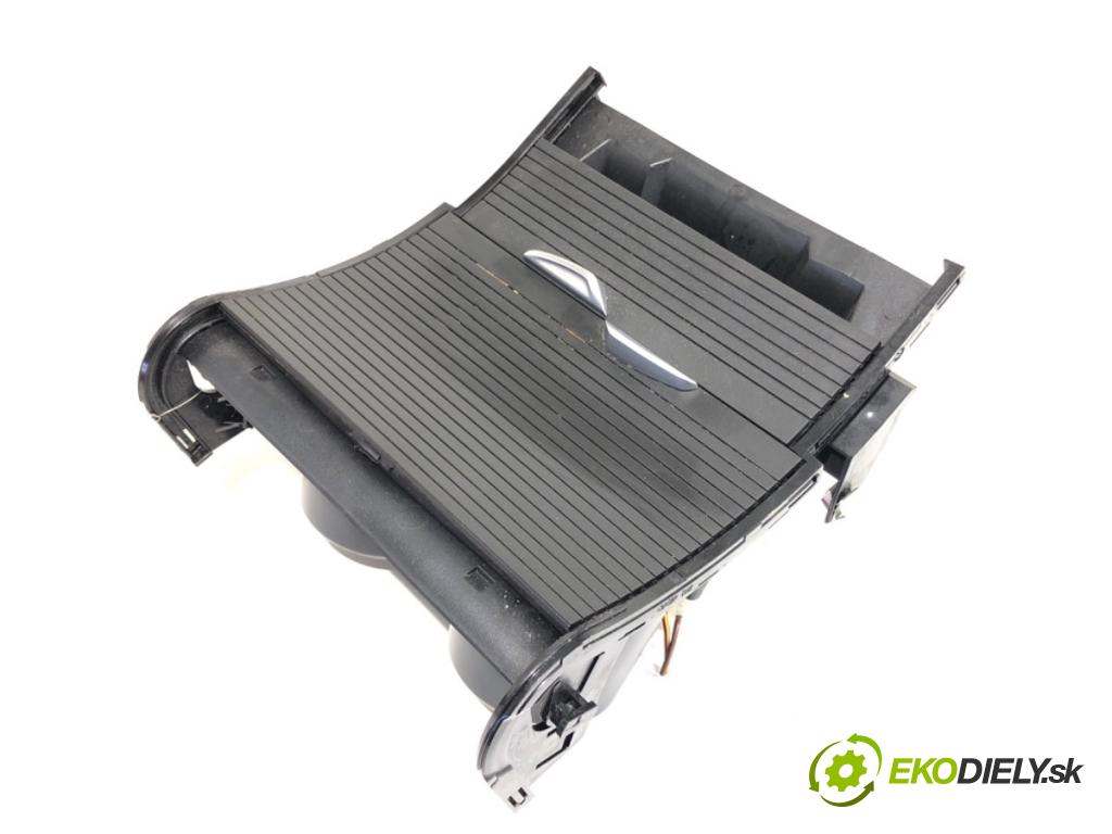 BMW F39 SUV 2019 103 kW sDrive 18 i 1499 Držiak na nápoje 9292557 (Držiak (úchyt) na nápoje)