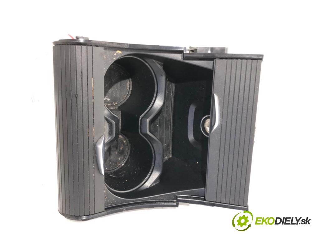 BMW F39 SUV 2019 103 kW sDrive 18 i 1499 Držiak na nápoje 9292557 (Držiak (úchyt) na nápoje)