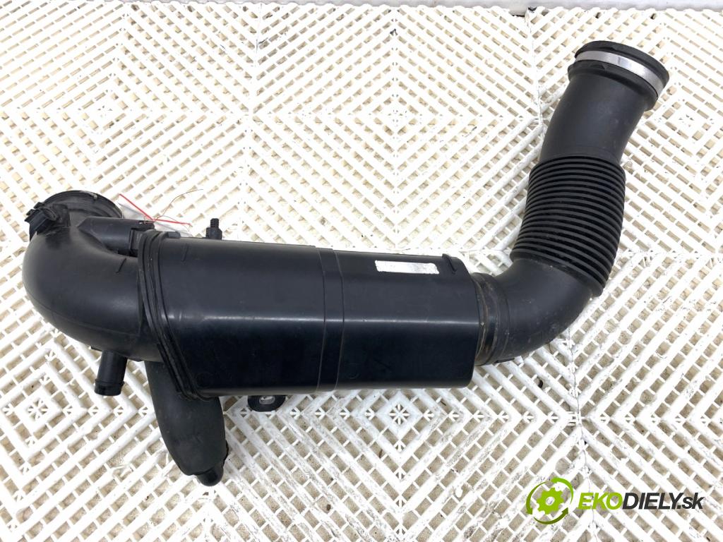 BMW F39 SUV 2019 103 kW sDrive 18 i 1499 Rúra vzduchu 8693166