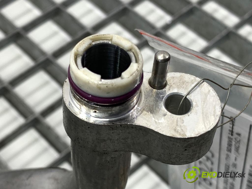 BMW F39 SUV 2019 103 kW sDrive 18 i 1499 rúrka klimatizace 6832950 (Trubka klimatizace)