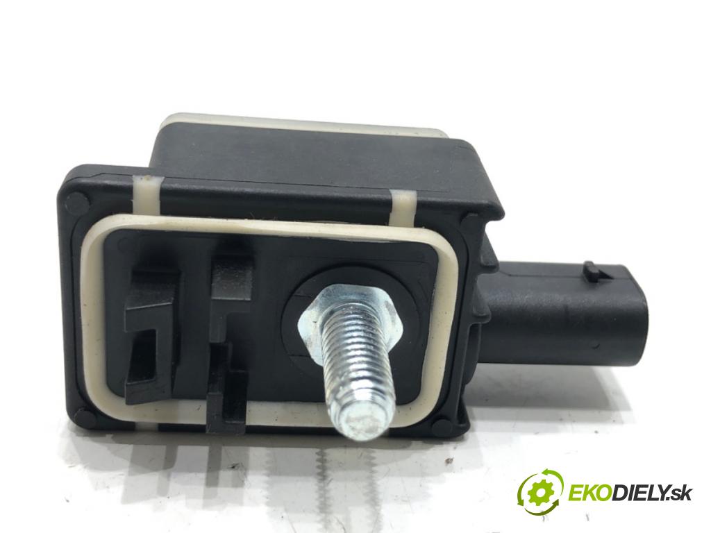 BMW F39 SUV 2019 103 kW sDrive 18 i 1499 Snímač nárazu 9305252 (Snímač nárazu)