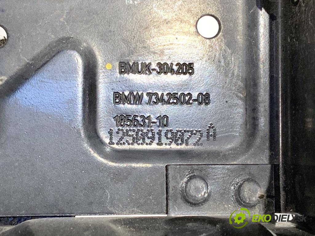 BMW F39 SUV 2019 103 kW sDrive 18 i 1499 držiak Výstuha svetla pravé 7342502