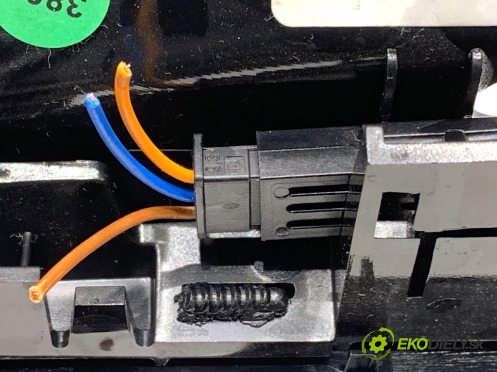 BMW F39 SUV 2019 103 kW sDrive 18 i 1499 Panel ovládania radia 9371457 (Prepínacie páčky pod volantom)