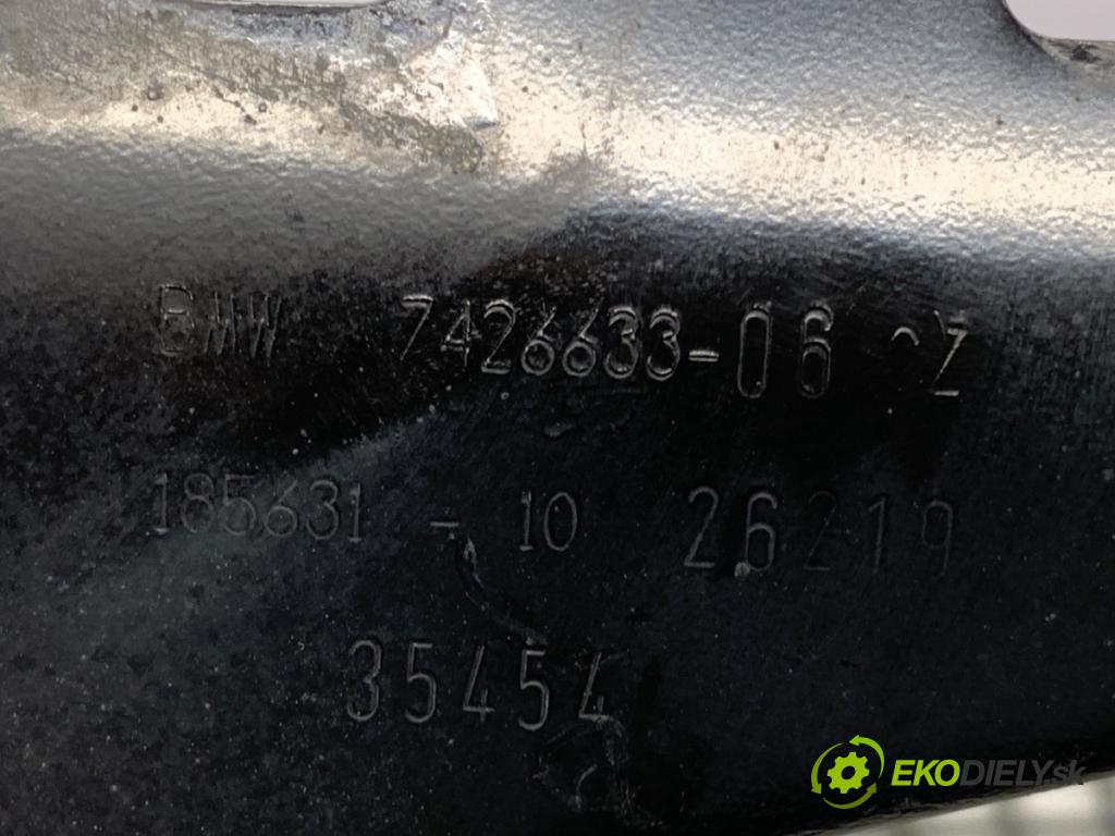 BMW F39 SUV 2019 103 kW sDrive 18 i 1499 Uchytenie držiak tyč VERTIKÁLNE: PASA ľavá strana 7426633