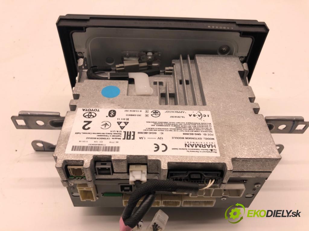 TOYOTA AURIS II Kombi 2017 73 kW 1.8 Hybrid (ZWE186_) 1798 RADIO 86840-0F020 (Audio zariadenie)