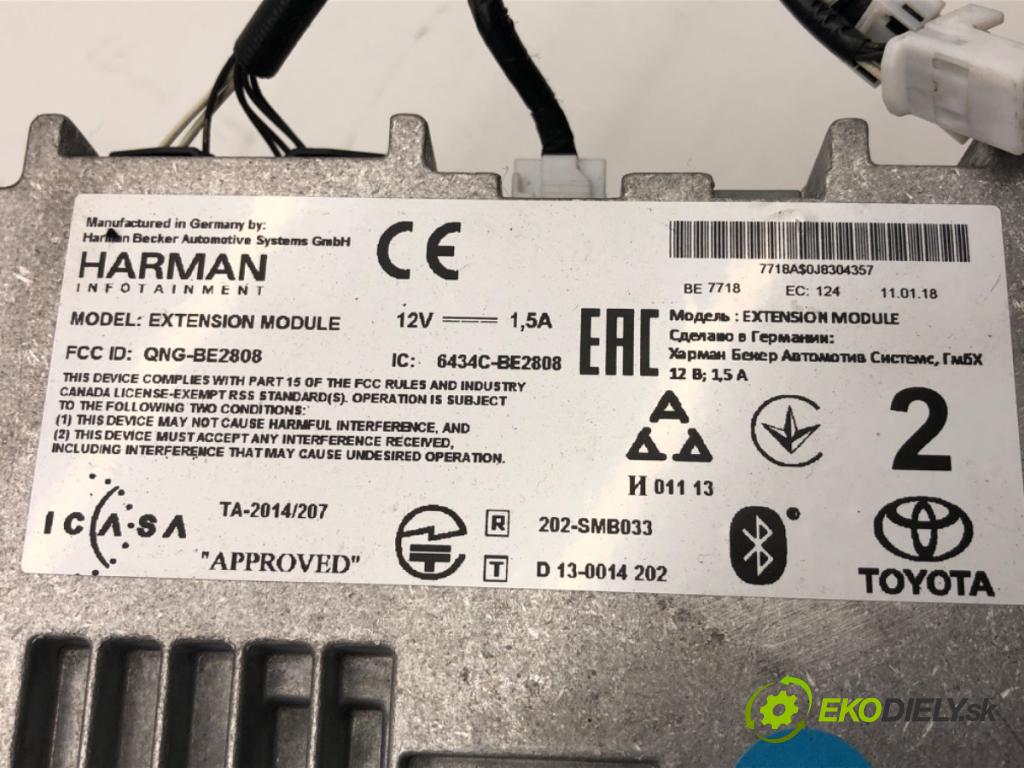 TOYOTA AURIS II Kombi 2017 73 kW 1.8 Hybrid (ZWE186_) 1798 RADIO 86840-0F020 (Audio zariadenie)