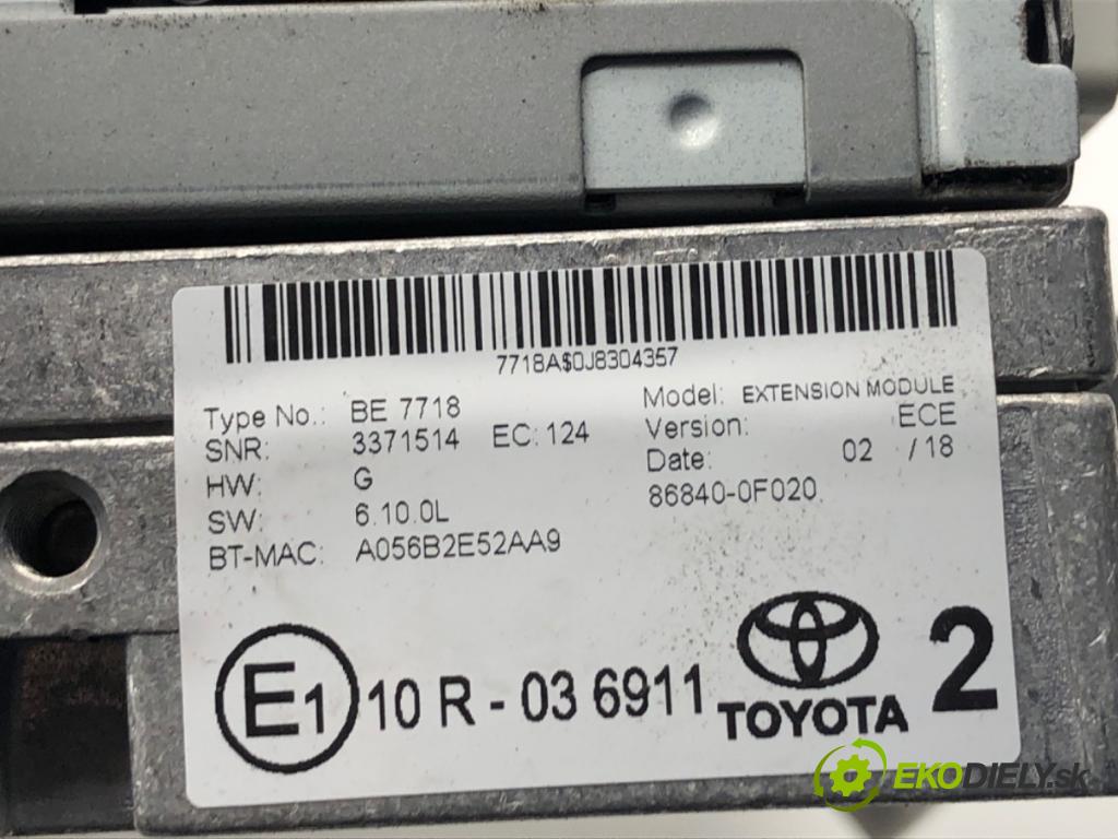 TOYOTA AURIS II Kombi 2017 73 kW 1.8 Hybrid (ZWE186_) 1798 RADIO 86840-0F020 (Audio zariadenie)