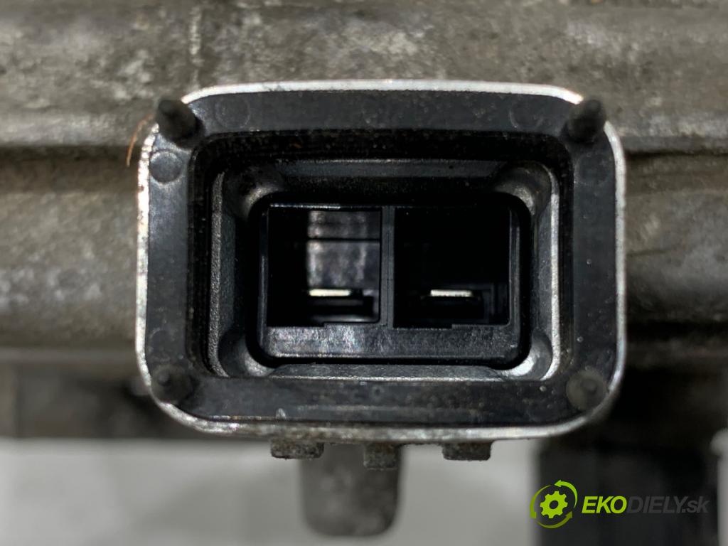 TOYOTA AURIS II Kombi 2017 73 kW 1.8 Hybrid (ZWE186_) 1798 Kompresor klimatizácie 042200-1330 (Kompresor klimatizácie)