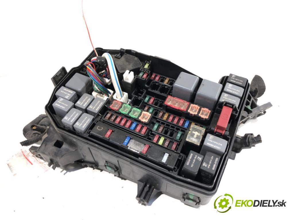 TOYOTA AURIS II Kombi 2017 73 kW 1.8 Hybrid (ZWE186_) 1798 skříňka poistková 82641-47020 (Pojistková skříňka)