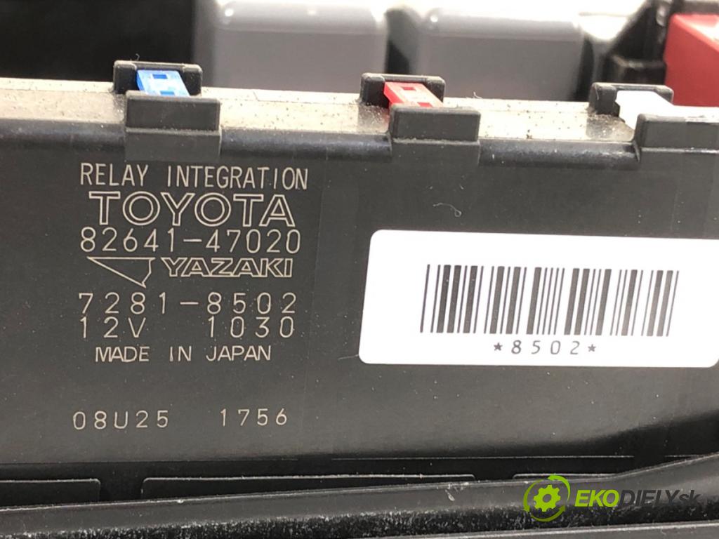 TOYOTA AURIS II Kombi 2017 73 kW 1.8 Hybrid (ZWE186_) 1798 skříňka poistková 82641-47020 (Pojistková skříňka)