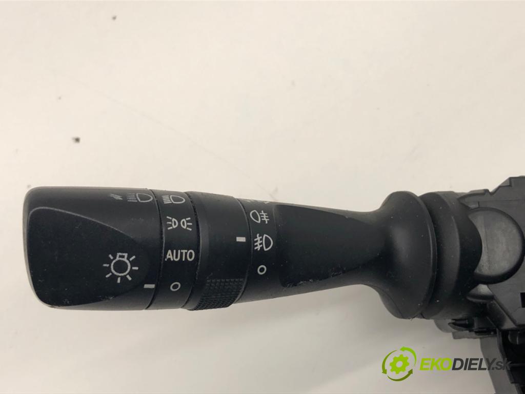 TOYOTA AURIS II Kombi 2017 73 kW 1.8 Hybrid (ZWE186_) 1798 Prepínač kombinovaný 17F852 (Prepínacie páčky pod volantom)