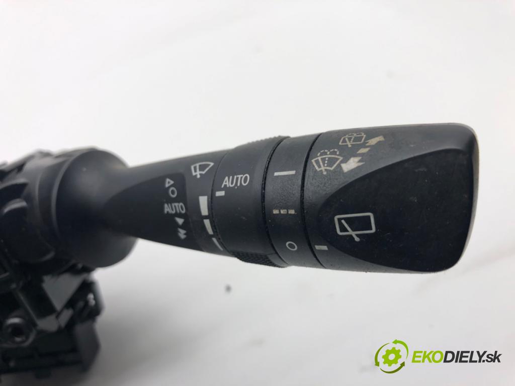 TOYOTA AURIS II Kombi 2017 73 kW 1.8 Hybrid (ZWE186_) 1798 Prepínač kombinovaný 17F852 (Prepínacie páčky pod volantom)