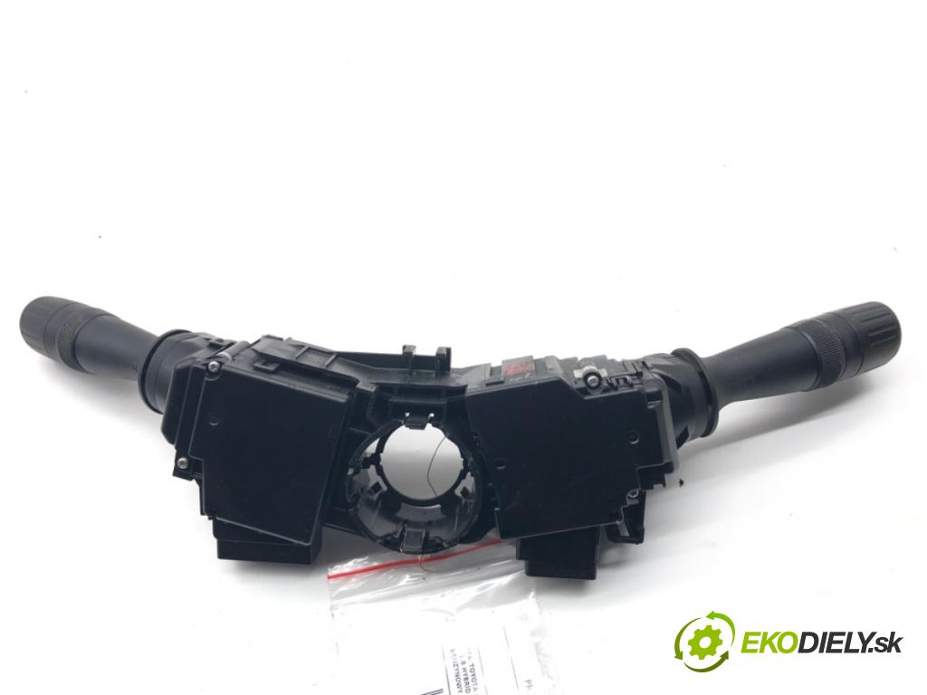 TOYOTA AURIS II Kombi 2017 73 kW 1.8 Hybrid (ZWE186_) 1798 Prepínač kombinovaný 17F852 (Prepínacie páčky pod volantom)