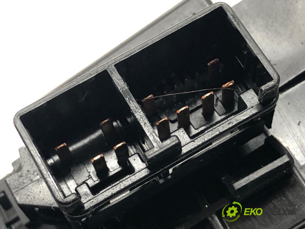 TOYOTA AURIS II Kombi 2017 73 kW 1.8 Hybrid (ZWE186_) 1798 Prepínač kombinovaný 17F852 (Prepínacie páčky pod volantom)