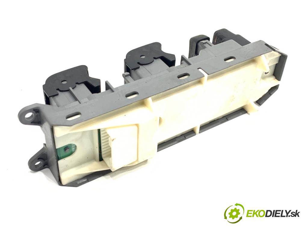 TOYOTA AURIS II Kombi 2017 73 kW 1.8 Hybrid (ZWE186_) 1798 Prepínač okien 515220 (Prepínacie páčky pod volantom)