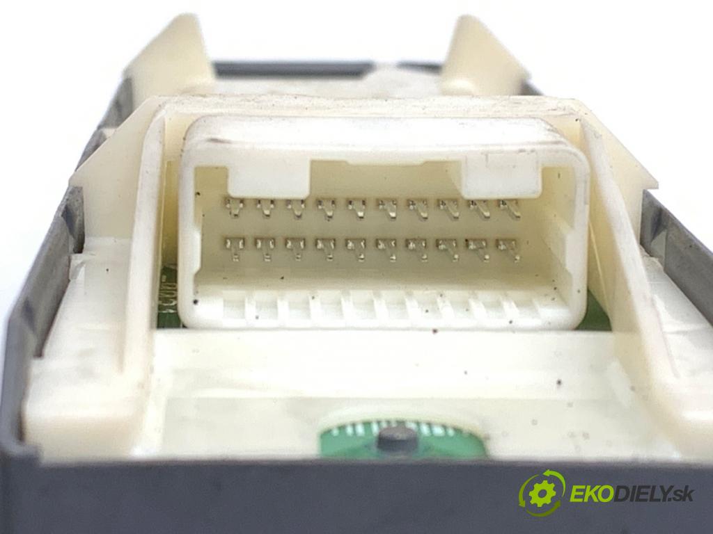 TOYOTA AURIS II Kombi 2017 73 kW 1.8 Hybrid (ZWE186_) 1798 Prepínač okien 515220 (Prepínacie páčky pod volantom)