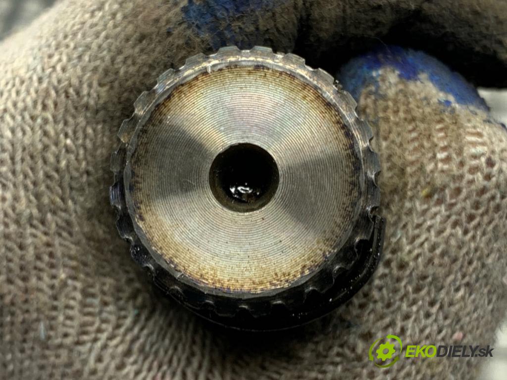 TOYOTA AURIS II Kombi 2017 73 kW 1.8 Hybrid (ZWE186_) 1798 poloos pravý přední část 4341002850F