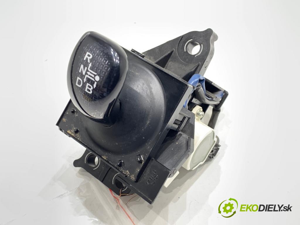 TOYOTA AURIS II Kombi 2017 73 kW 1.8 Hybrid (ZWE186_) 1798 Kulisa  (Rýchlostná páka (kulisa))