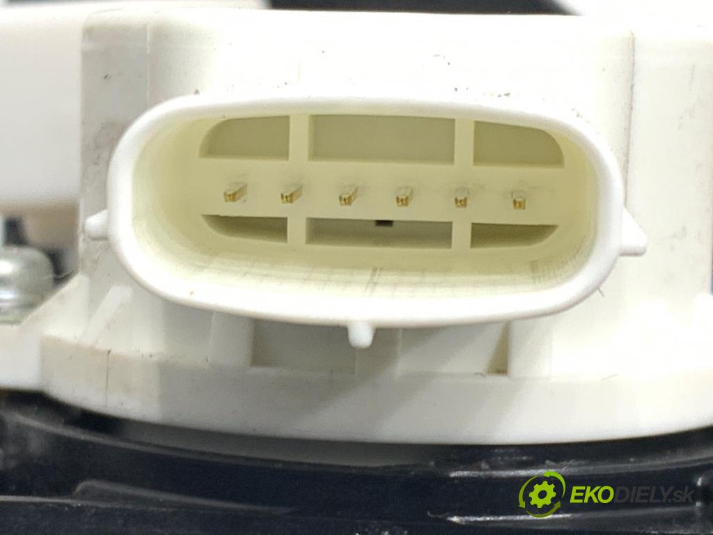 TOYOTA AURIS II Kombi 2017 73 kW 1.8 Hybrid (ZWE186_) 1798 Kulisa  (Rýchlostná páka (kulisa))