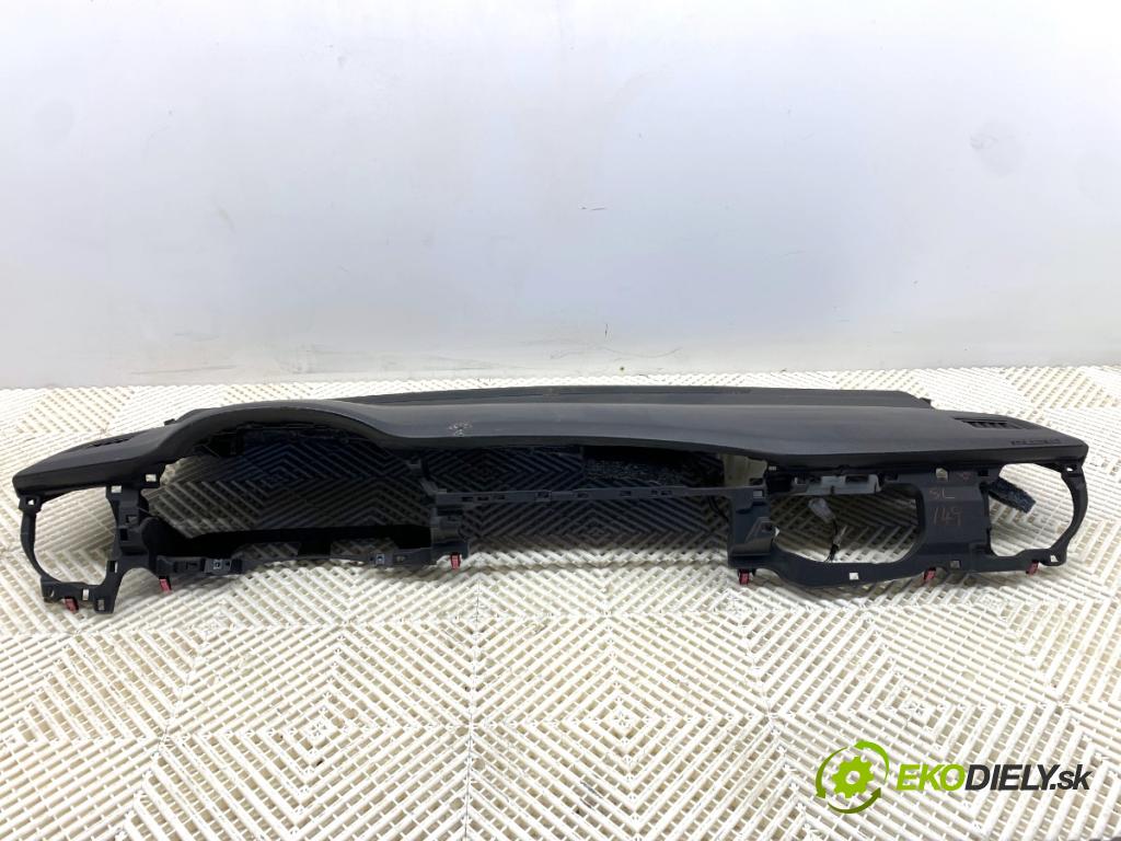 TOYOTA AURIS II Kombi 2017 73 kW 1.8 Hybrid (ZWE186_) 1798 palubní doska  (Palubní deska)