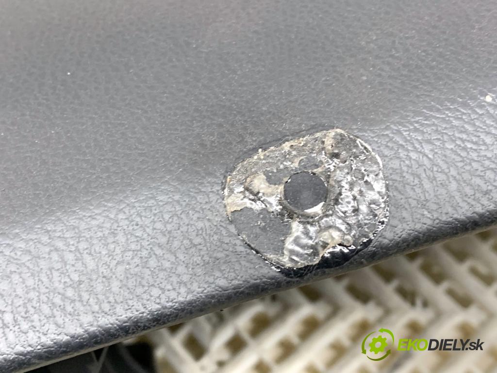 TOYOTA AURIS II Kombi 2017 73 kW 1.8 Hybrid (ZWE186_) 1798 palubní doska  (Palubní deska)