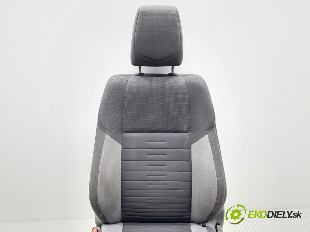TOYOTA AURIS II Kombi 2017 73 kW 1.8 Hybrid (ZWE186_) 1798 Sedadlo ľavy predný