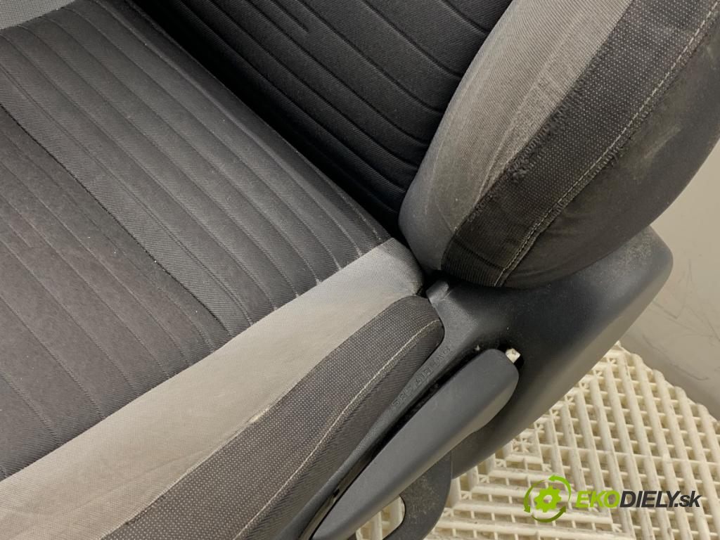 TOYOTA AURIS II Kombi 2017 73 kW 1.8 Hybrid (ZWE186_) 1798 Sedadlo ľavy predný
