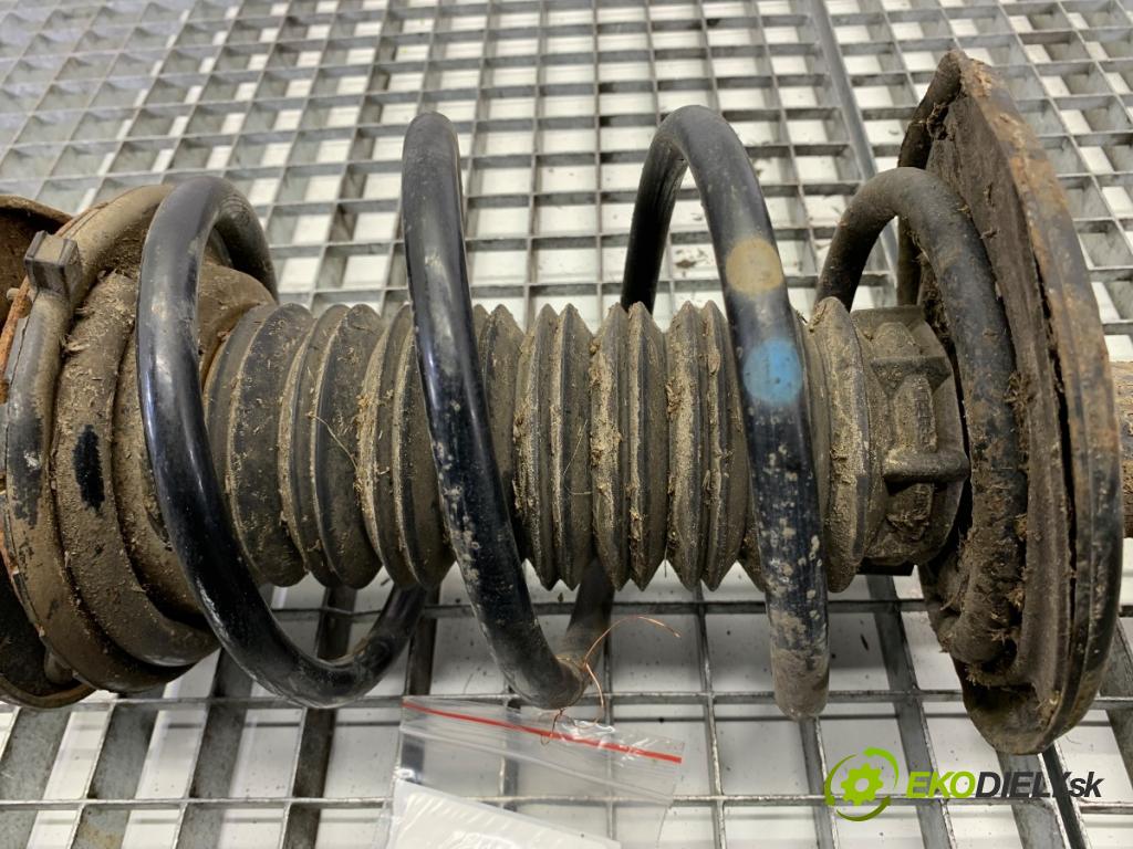 TOYOTA AURIS II Kombi 2017 73 kW 1.8 Hybrid (ZWE186_) 1798 Tlmič ľavy predný ZE