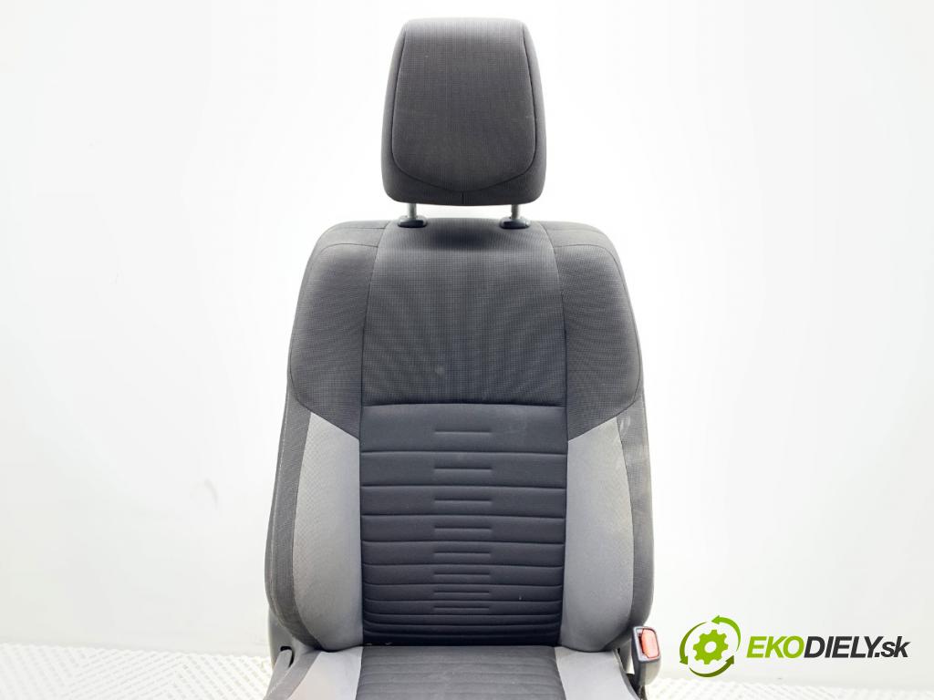 TOYOTA AURIS II Kombi 2017 73 kW 1.8 Hybrid (ZWE186_) 1798 Sedadlo pravy predný