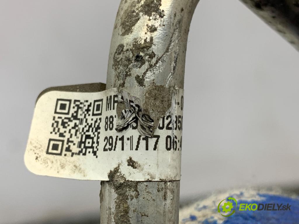 TOYOTA AURIS II Kombi 2017 73 kW 1.8 Hybrid (ZWE186_) 1798 rúrka klimatizace  (Trubka klimatizace)