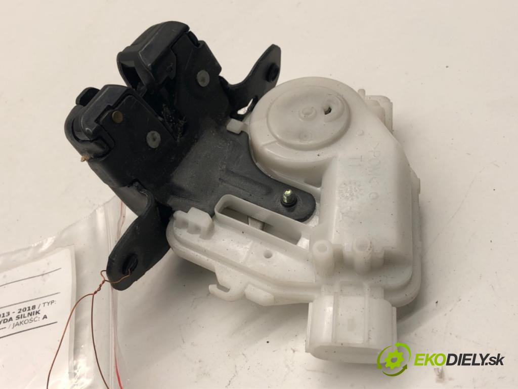 TOYOTA AURIS II Kombi 2017 73 kW 1.8 Hybrid (ZWE186_) 1798 zámok dveří zadní část