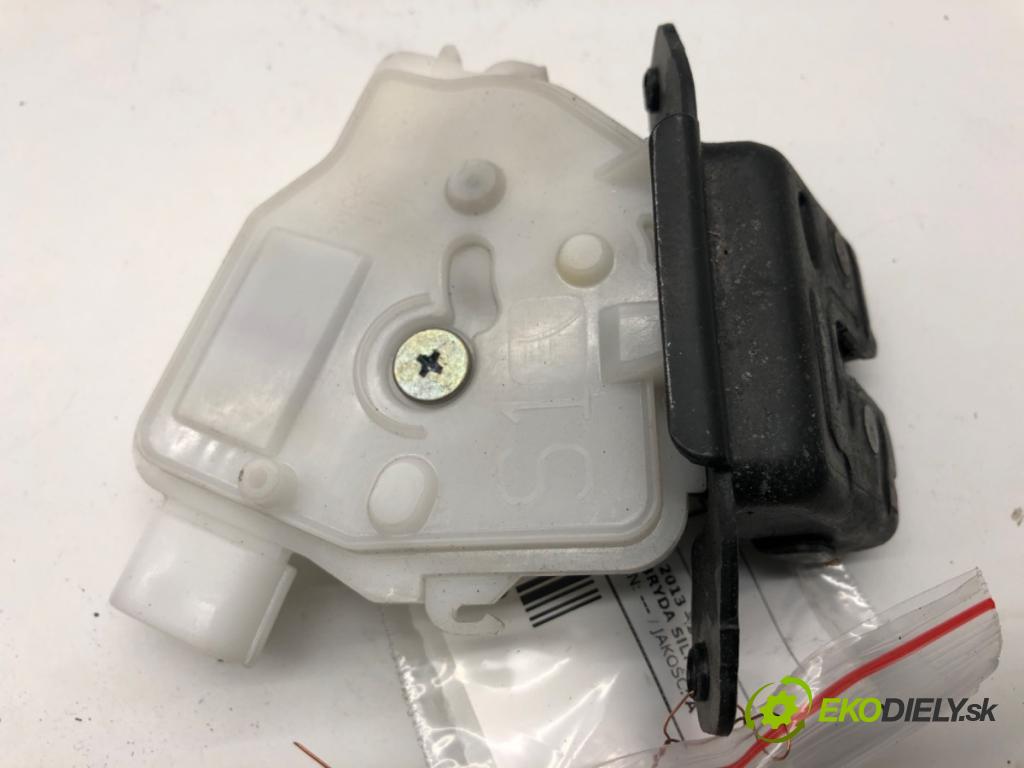 TOYOTA AURIS II Kombi 2017 73 kW 1.8 Hybrid (ZWE186_) 1798 zámok dveří zadní část