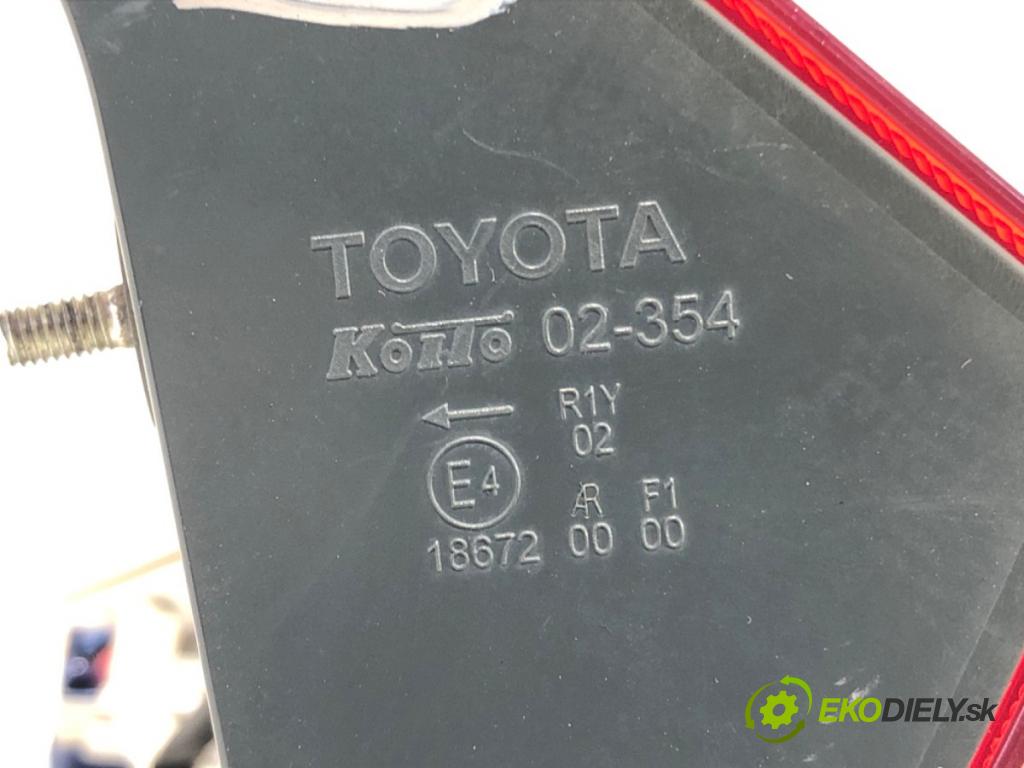 TOYOTA AURIS II Kombi 2017 73 kW 1.8 Hybrid (ZWE186_) 1798 Svetlo zad ľavá strana vnútorná  (Kľučka dverí ostatné)