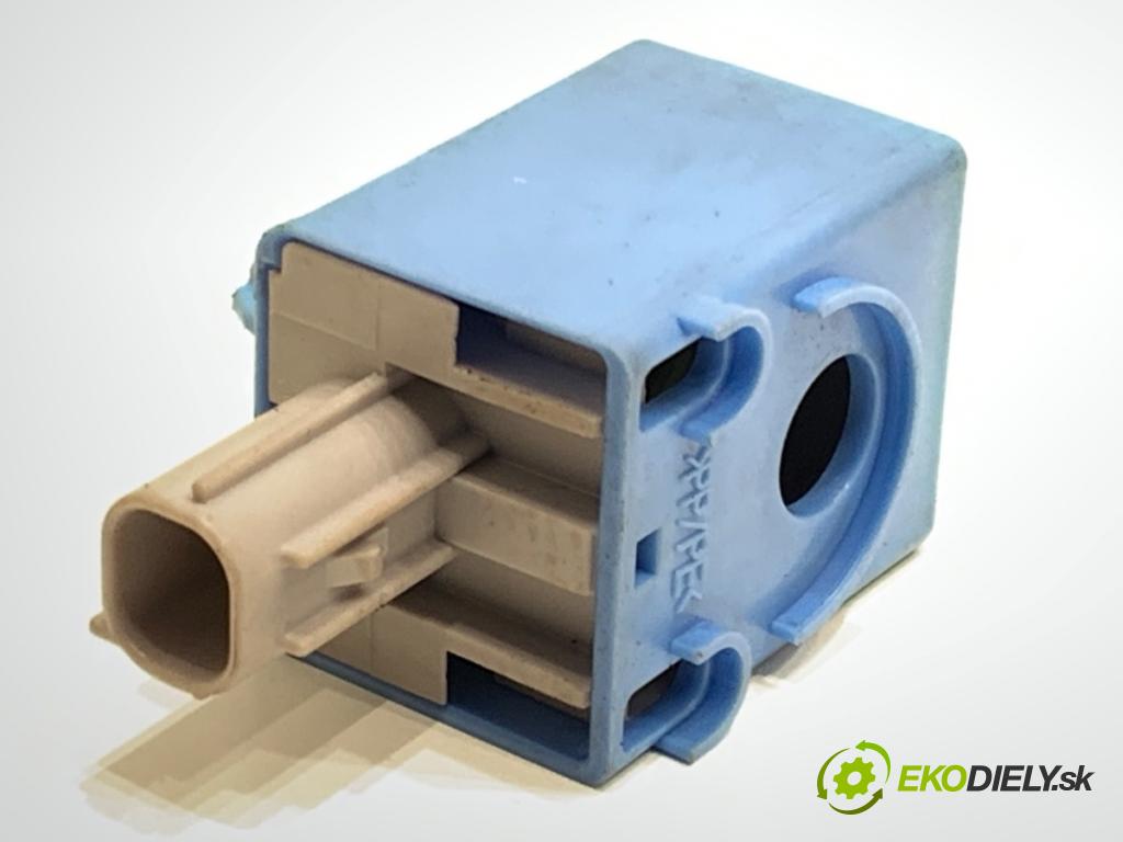 TOYOTA AURIS II Kombi 2017 73 kW 1.8 Hybrid (ZWE186_) 1798 relé 89343-12020 (Relé)