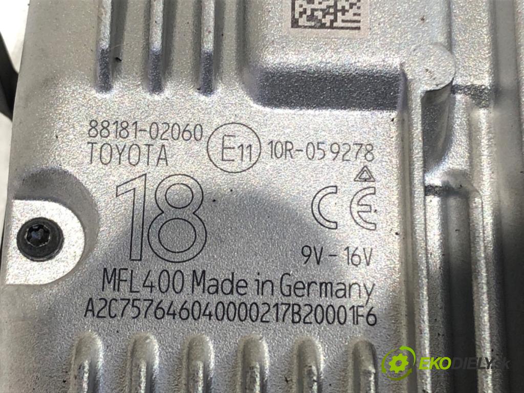 TOYOTA AURIS II Kombi 2017 73 kW 1.8 Hybrid (ZWE186_) 1798 KAMERA okna prednej 88181-02060