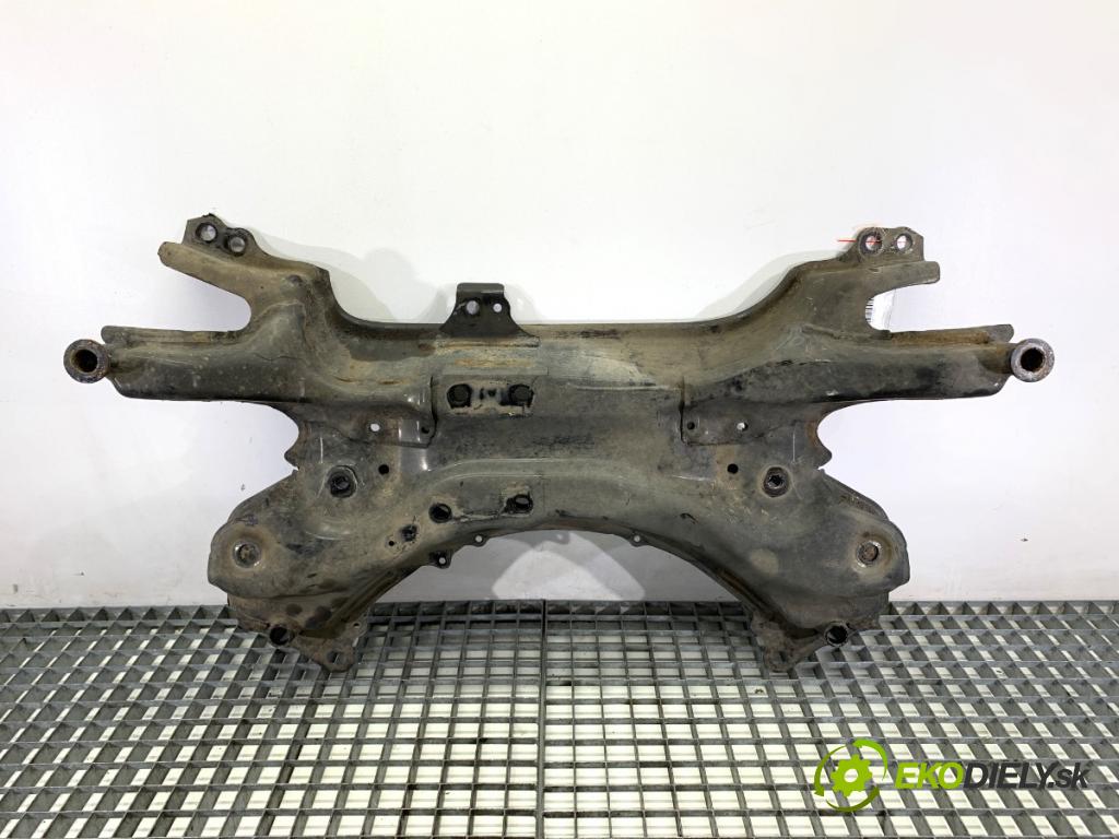 TOYOTA AURIS II Kombi 2017 73 kW 1.8 Hybrid (ZWE186_) 1798 výztuha pod motor  (Přední výztuha)