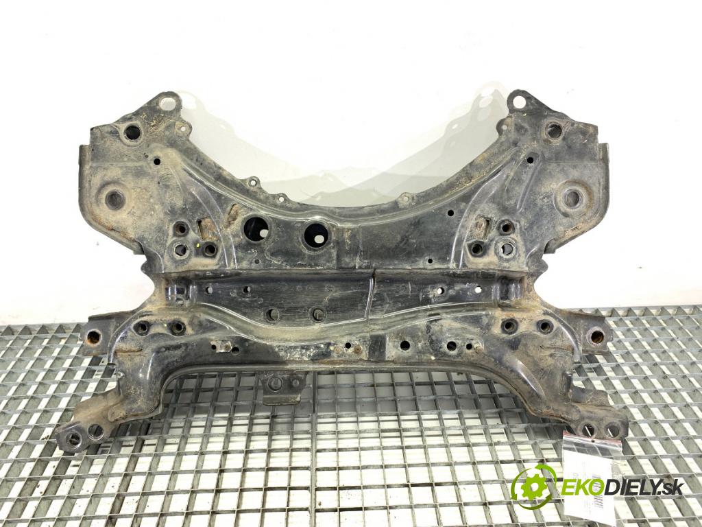 TOYOTA AURIS II Kombi 2017 73 kW 1.8 Hybrid (ZWE186_) 1798 výztuha pod motor  (Přední výztuha)