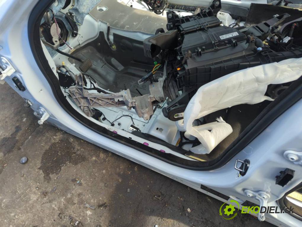 JAGUAR XF II sedan 2018 132 kW 2.0 D 1999 karoséria ČTVRŤÁK: Blatník zad ľavy pravy prah strecha PODŁUŻNICA ľavy pravy