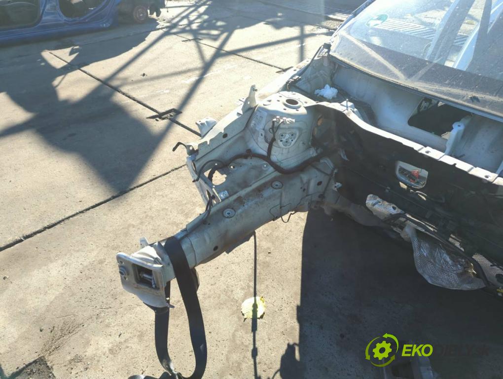VOLVO V40 liftback 2015 88 kW D2 1969 karoséria ČTVRŤÁK: Blatník zad ľavy pravy prah strecha PODŁUŻNICA ľavy pravy