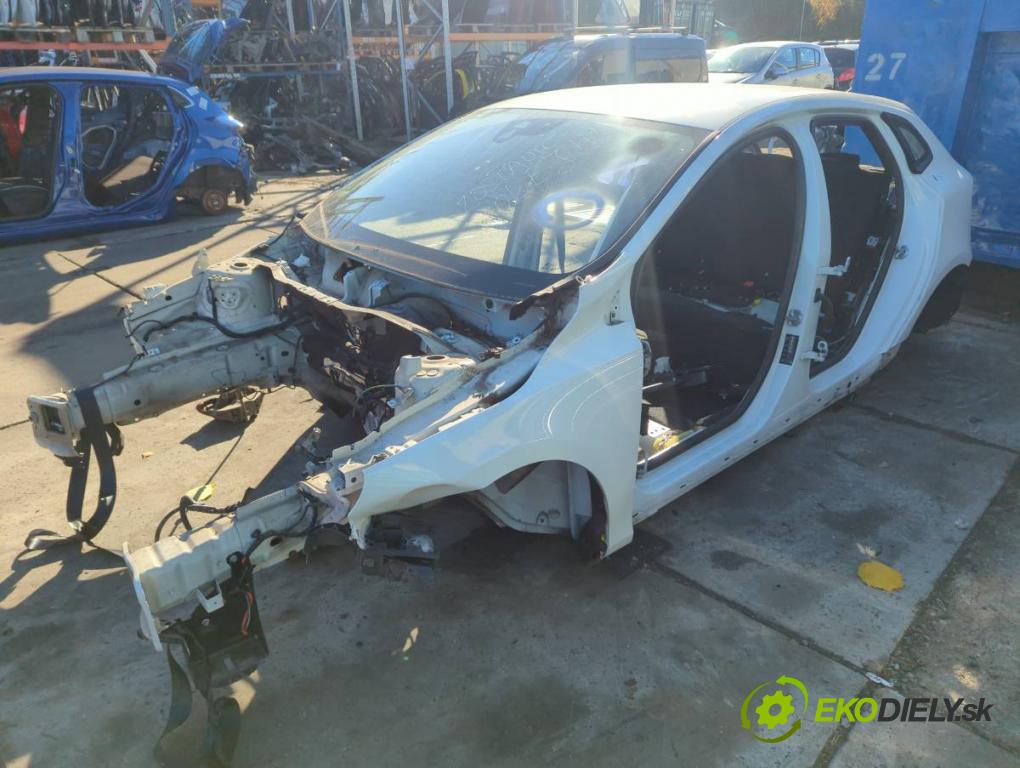 VOLVO V40 liftback 2015 88 kW D2 1969 karoséria ČTVRŤÁK: Blatník zad ľavy pravy prah strecha PODŁUŻNICA ľavy pravy