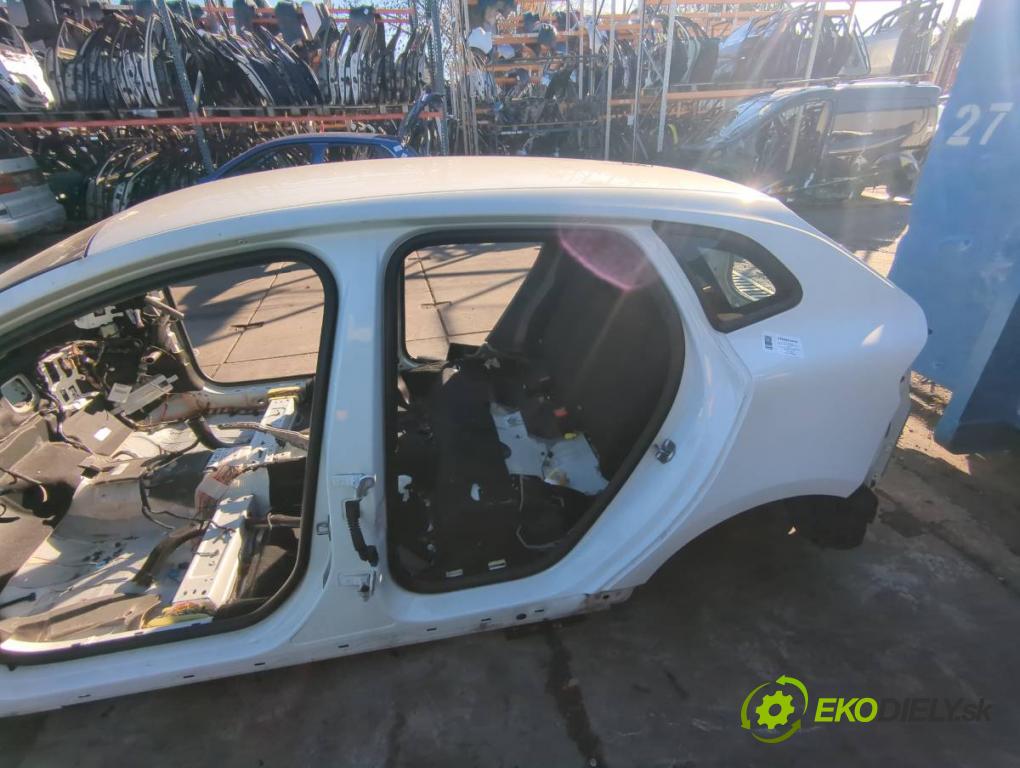 VOLVO V40 liftback 2015 88 kW D2 1969 karoséria ČTVRŤÁK: Blatník zad ľavy pravy prah strecha PODŁUŻNICA ľavy pravy