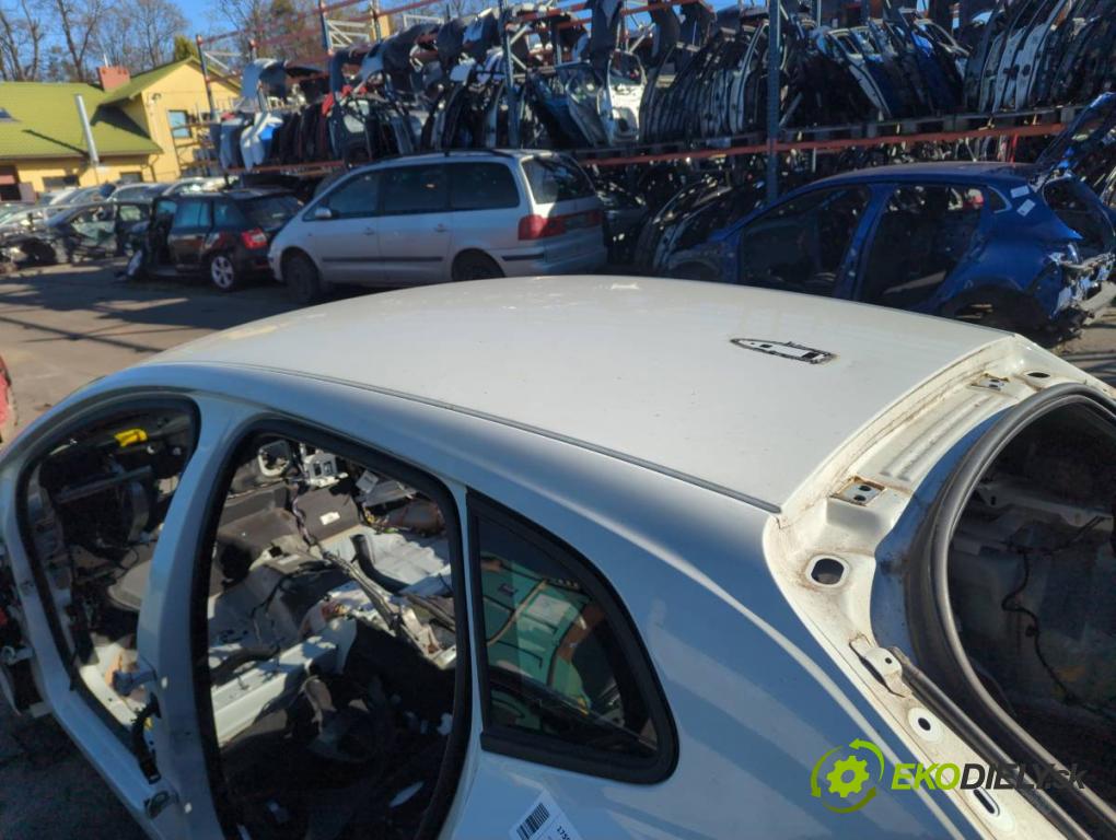 VOLVO V40 liftback 2015 88 kW D2 1969 karoséria ČTVRŤÁK: Blatník zad ľavy pravy prah strecha PODŁUŻNICA ľavy pravy