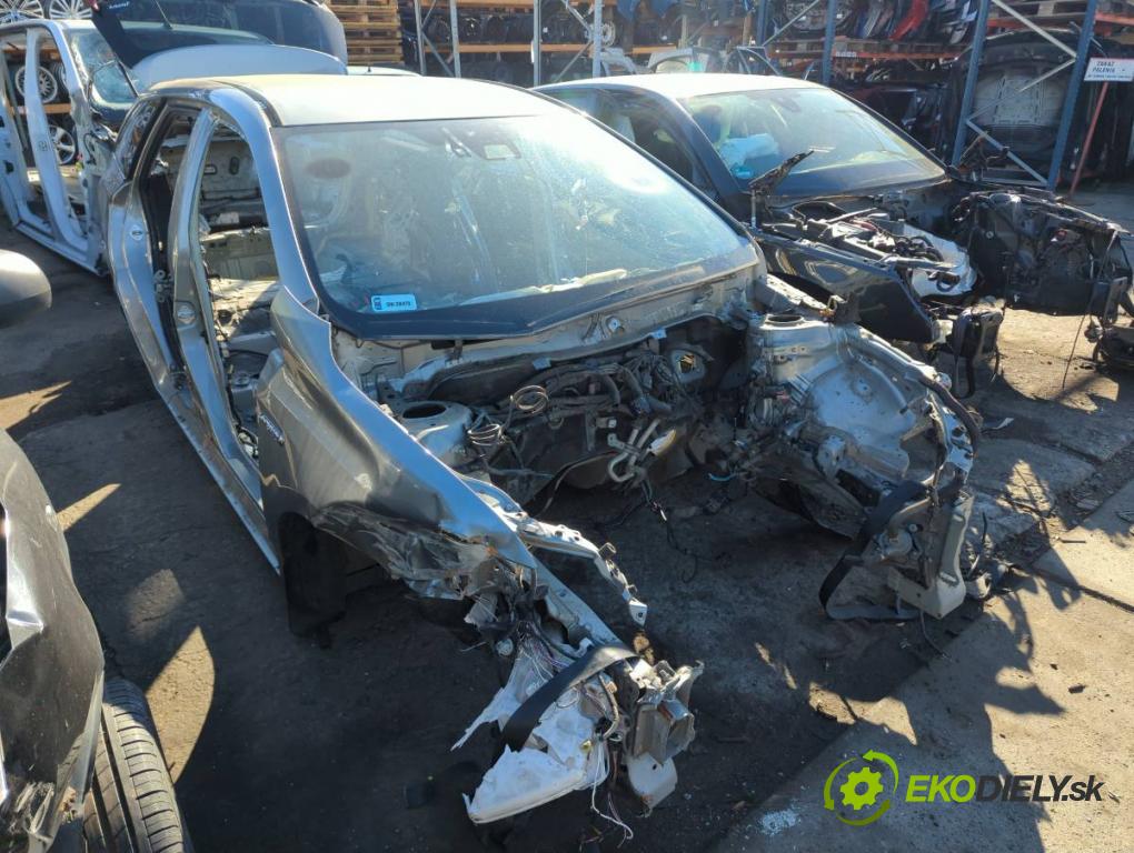 TOYOTA AURIS II Kombi 2017 73 kW 1.8 Hybrid (ZWE186_) 1798 karoséria ČTVRŤÁK: Blatník zad ľavy pravy prah strecha PODŁUŻNICA ľavy pravy