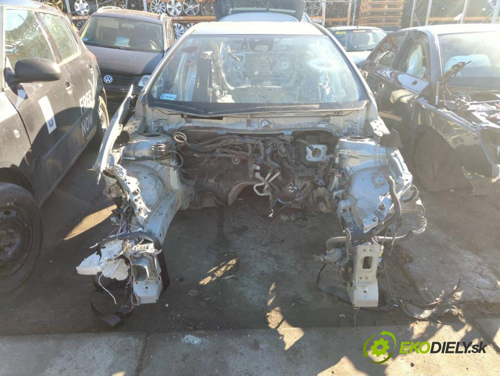 TOYOTA AURIS II Kombi 2017 73 kW 1.8 Hybrid (ZWE186_) 1798 karoséria ČTVRŤÁK: Blatník zad ľavy pravy prah strecha PODŁUŻNICA ľavy pravy