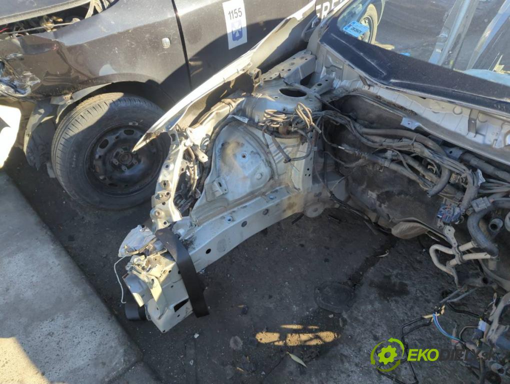 TOYOTA AURIS II Kombi 2017 73 kW 1.8 Hybrid (ZWE186_) 1798 karoséria ČTVRŤÁK: Blatník zad ľavy pravy prah strecha PODŁUŻNICA ľavy pravy