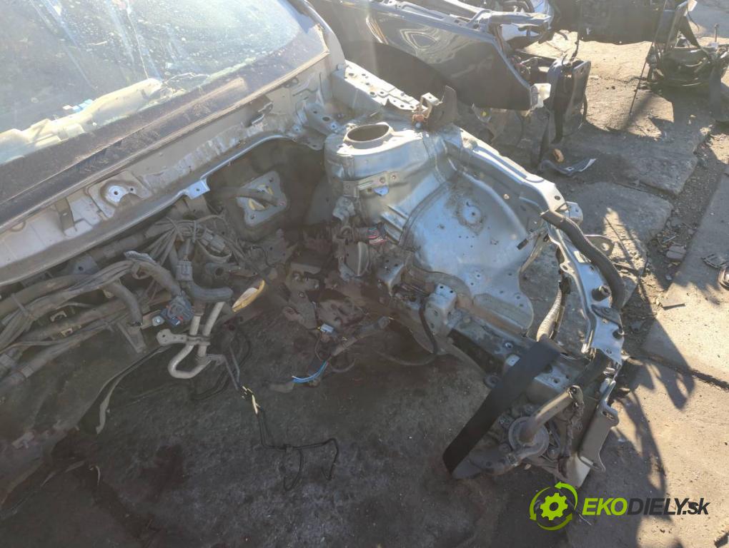 TOYOTA AURIS II Kombi 2017 73 kW 1.8 Hybrid (ZWE186_) 1798 karoséria ČTVRŤÁK: Blatník zad ľavy pravy prah strecha PODŁUŻNICA ľavy pravy