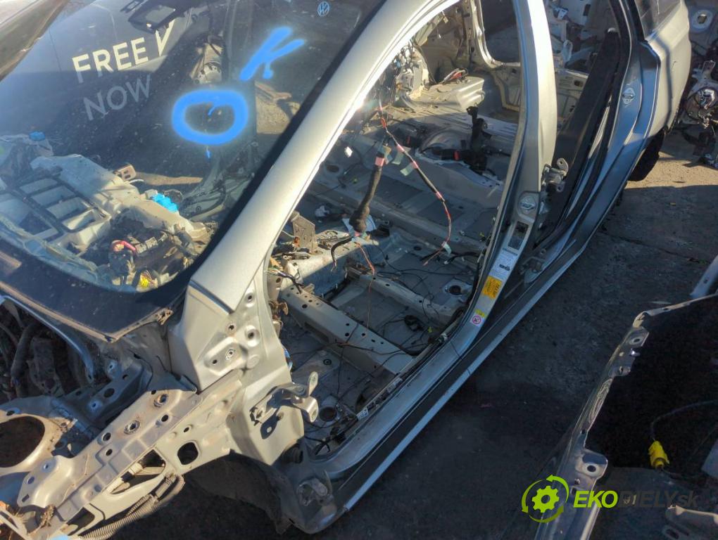 TOYOTA AURIS II Kombi 2017 73 kW 1.8 Hybrid (ZWE186_) 1798 karoséria ČTVRŤÁK: Blatník zad ľavy pravy prah strecha PODŁUŻNICA ľavy pravy