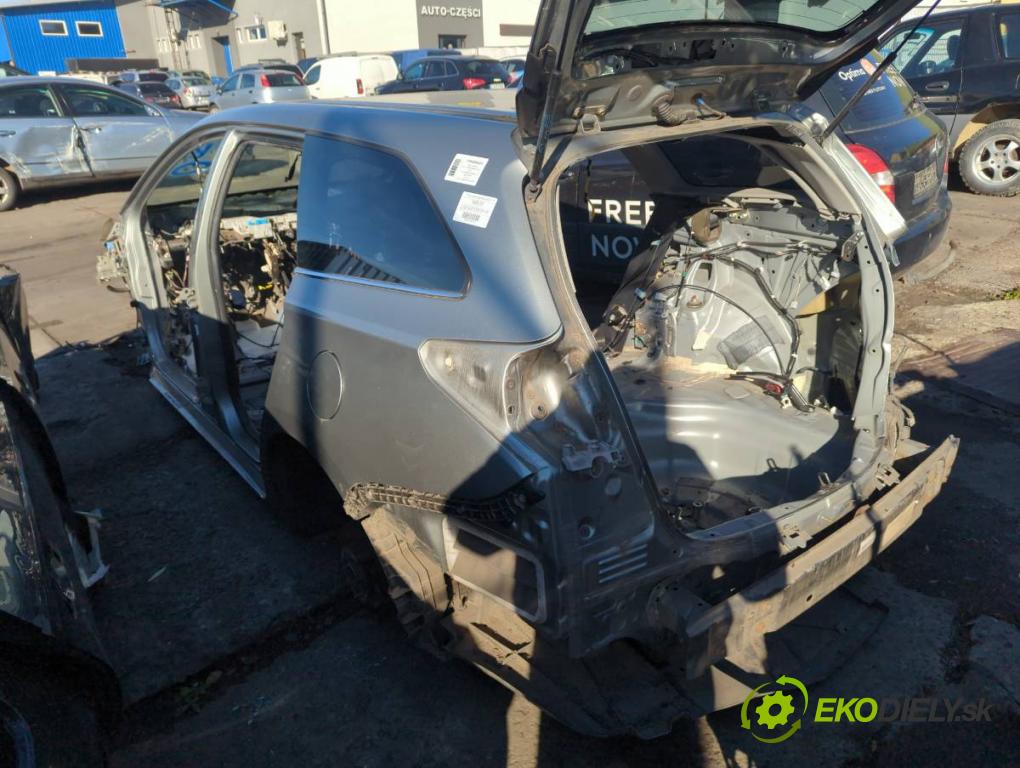 TOYOTA AURIS II Kombi 2017 73 kW 1.8 Hybrid (ZWE186_) 1798 karoséria ČTVRŤÁK: Blatník zad ľavy pravy prah strecha PODŁUŻNICA ľavy pravy