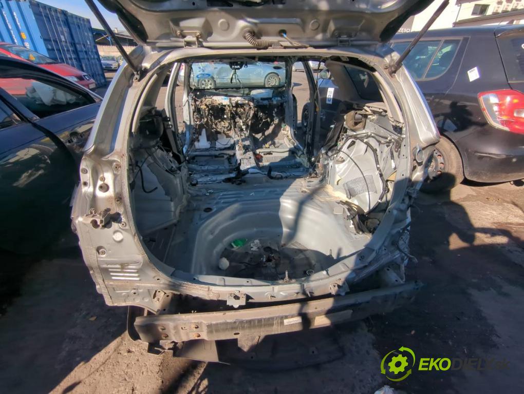 TOYOTA AURIS II Kombi 2017 73 kW 1.8 Hybrid (ZWE186_) 1798 karoséria ČTVRŤÁK: Blatník zad ľavy pravy prah strecha PODŁUŻNICA ľavy pravy