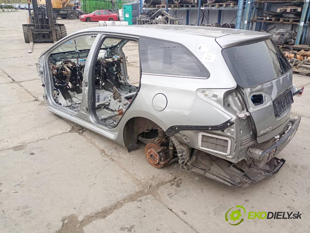 TOYOTA AURIS II Kombi 2017 73 kW 1.8 Hybrid (ZWE186_) 1798 karoséria ČTVRŤÁK: Blatník zad ľavy pravy prah strecha PODŁUŻNICA ľavy pravy 